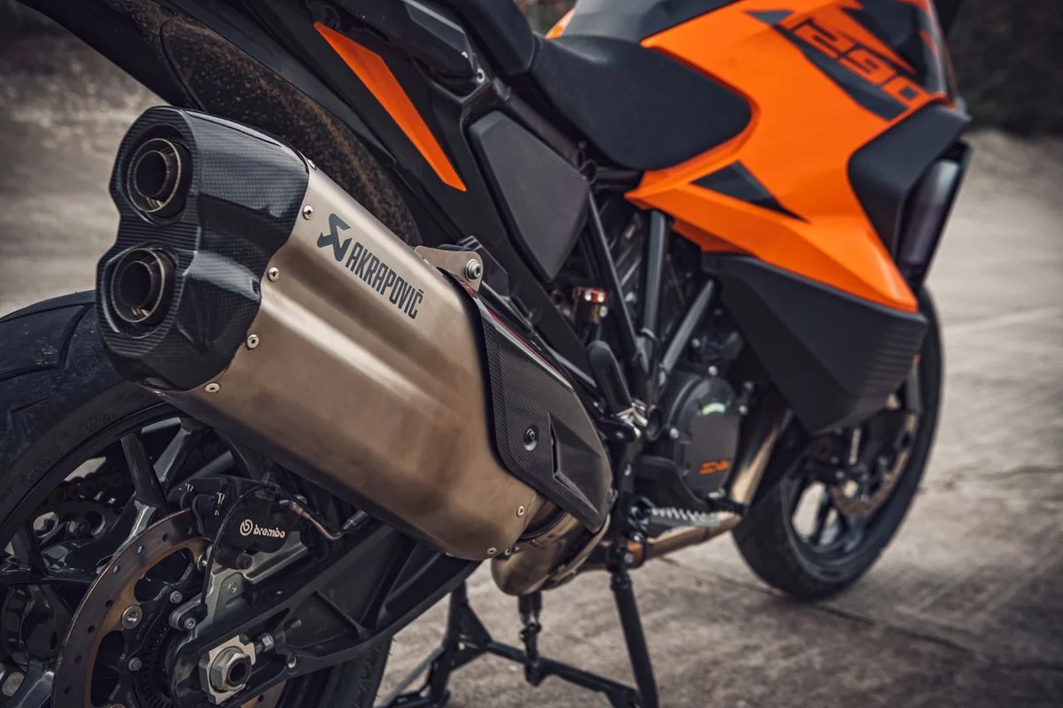 Akrapovic Slip-on Line - imagine 2